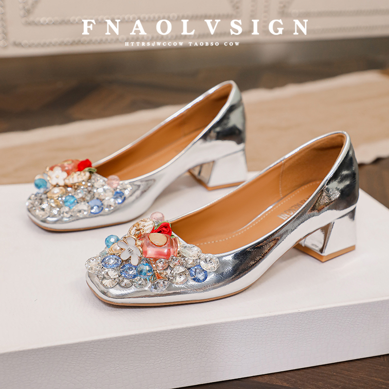 粗跟中跟水钻配裙子法式单鞋女2025新款春女士鞋子大码女鞋41-43