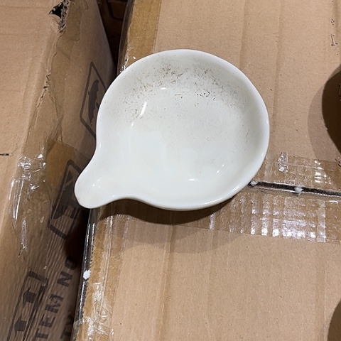 微瑕，不能明火，口径9高2，，6个碟子