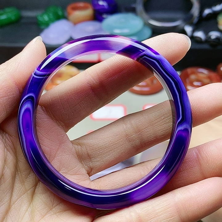 玛瑙/玉髓颈饰未镶嵌谢*?