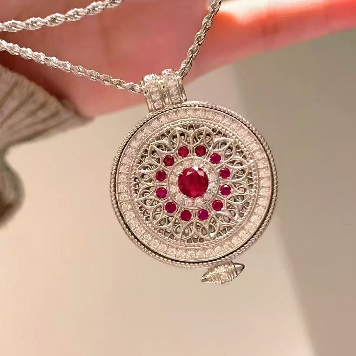 QANNA【宝石八宝罗盘】【可旋转满钻】设计款轻奢钻石吊坠（不含链）AY