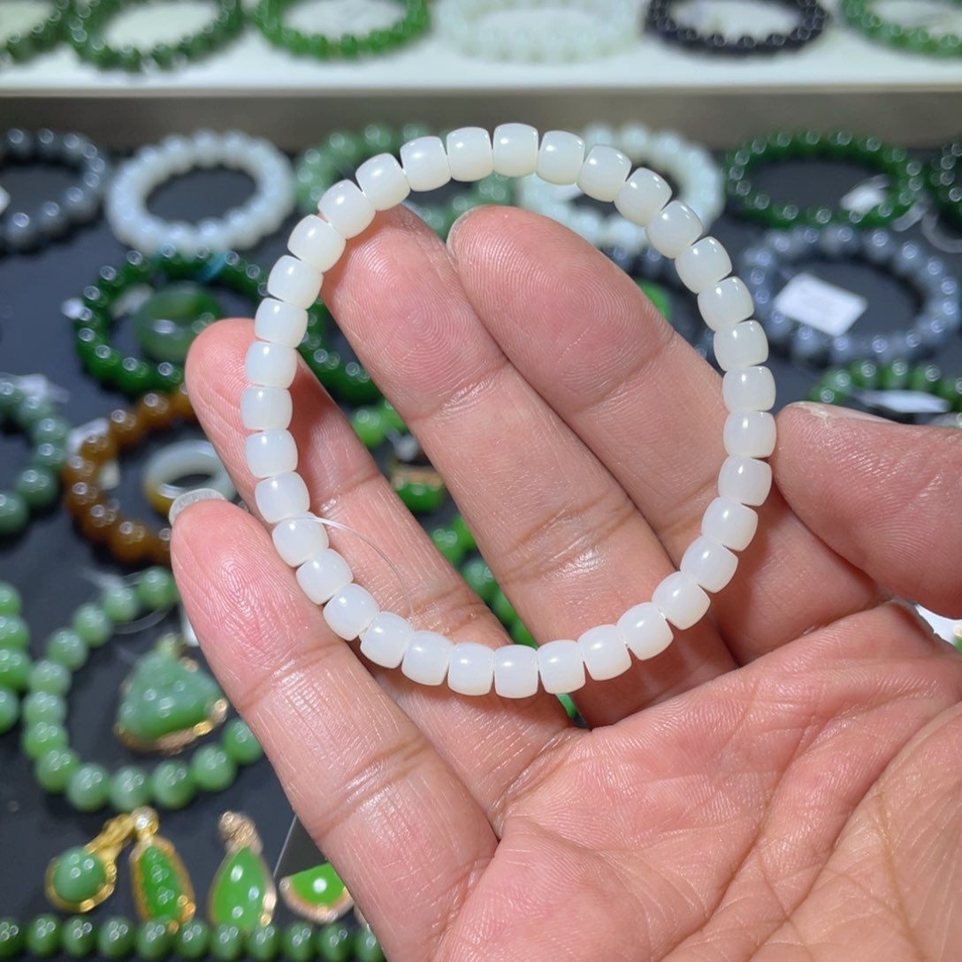 和田玉手链未镶嵌聚**塔