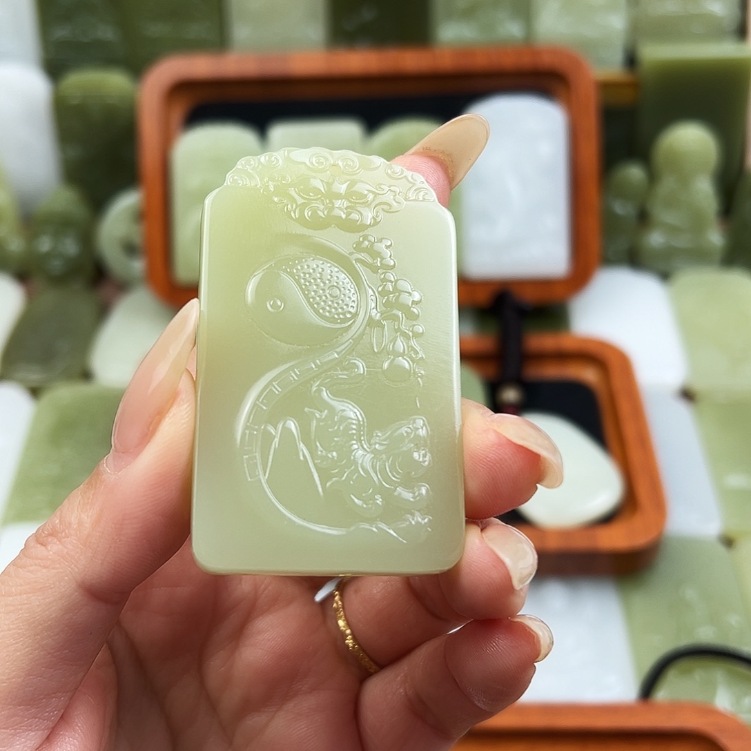 松***店石英质玉未镶嵌颈饰