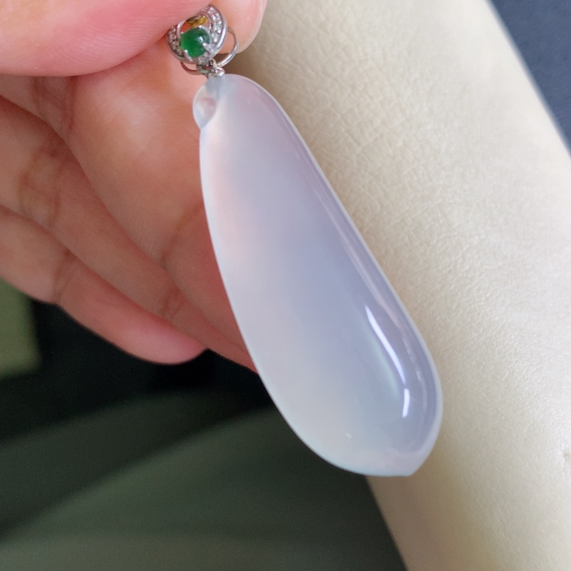 【闪购商品】翡翠颈饰18K金镶嵌福瓜