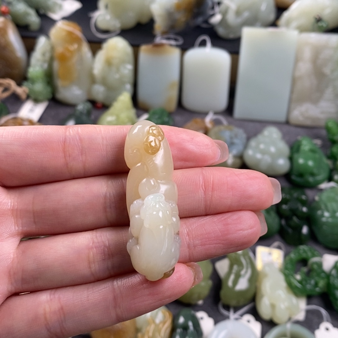 和田玉未镶嵌颈饰