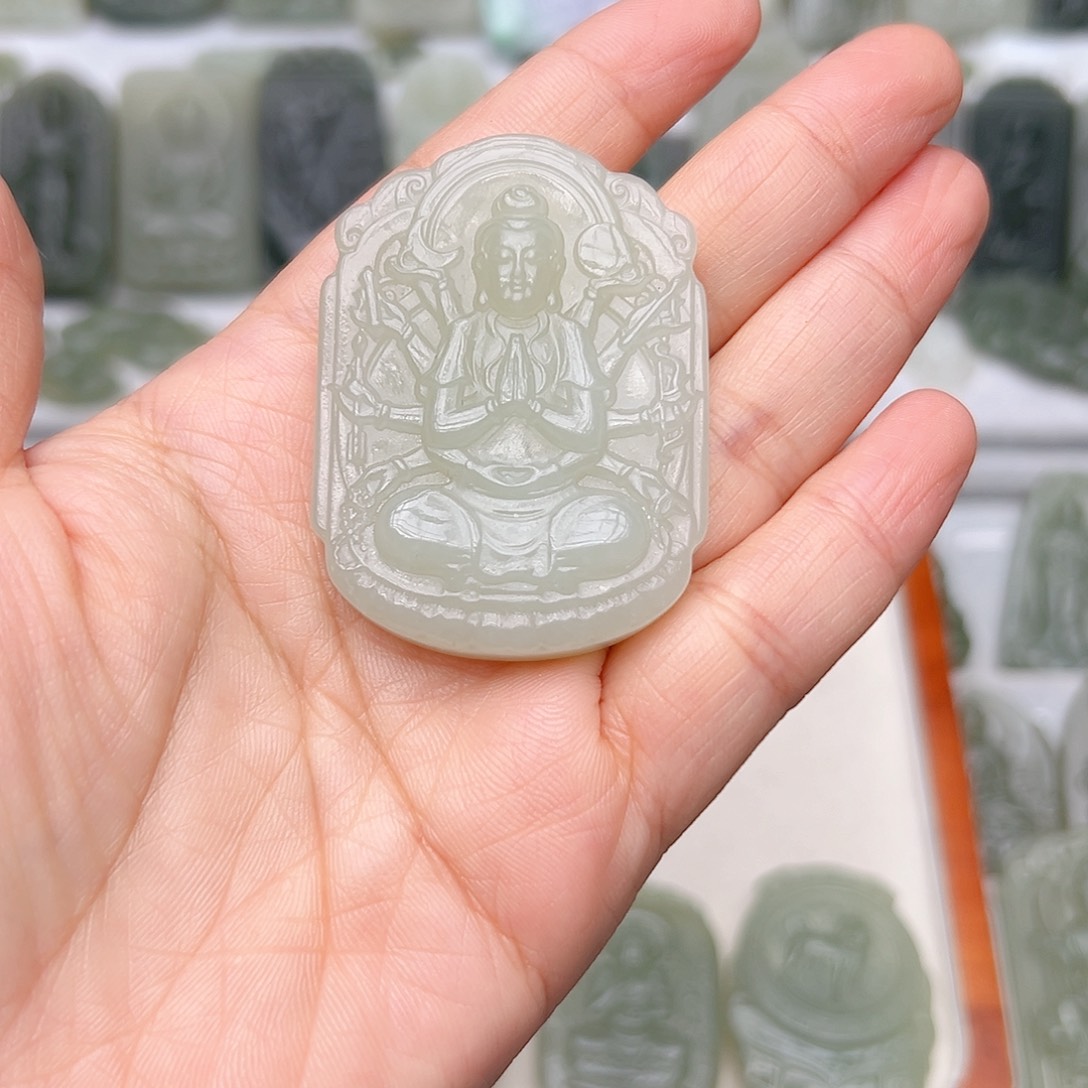 和田玉未镶嵌颈饰刺*