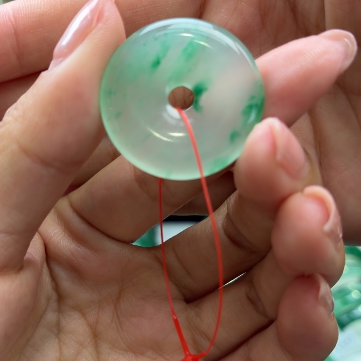 石英质玉未镶嵌颈饰