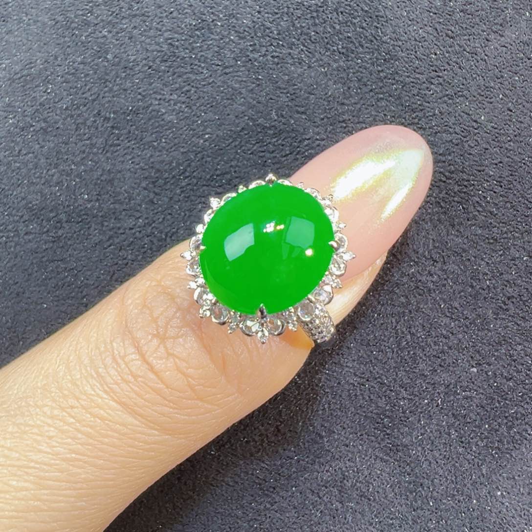 翡翠戒指18K金镶嵌蛋面