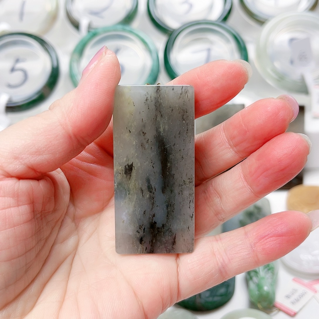 独山玉颈饰未镶嵌