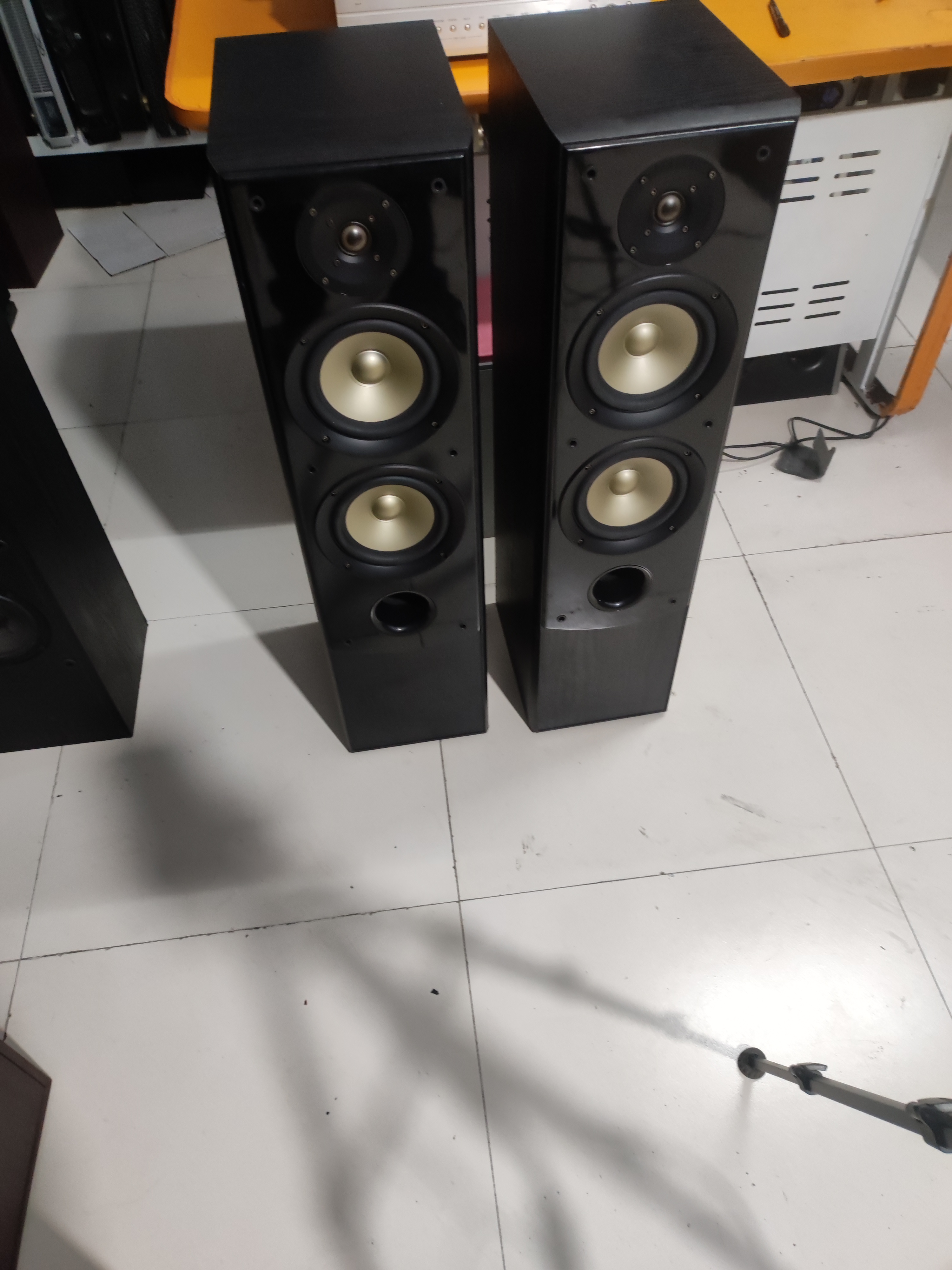 木头落地音箱配件，不包邮不退