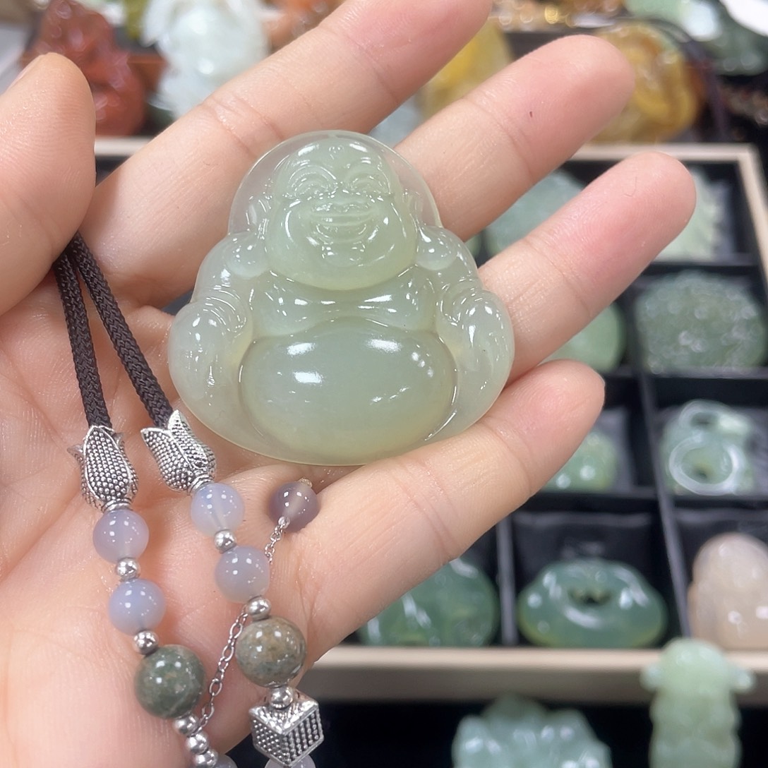 蛇纹石玉颈饰未镶嵌