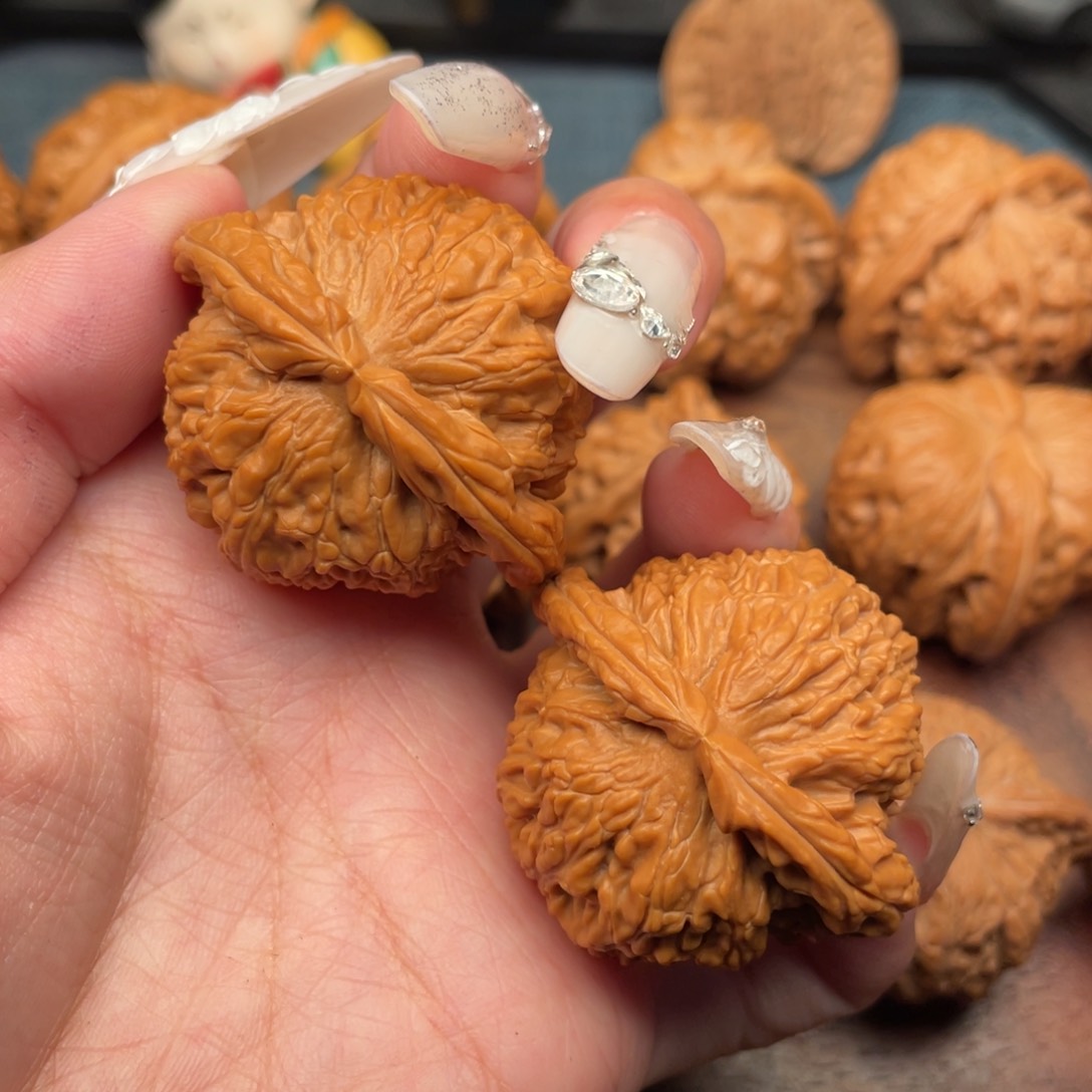 文玩核桃吊坠全品，红皮闷白42