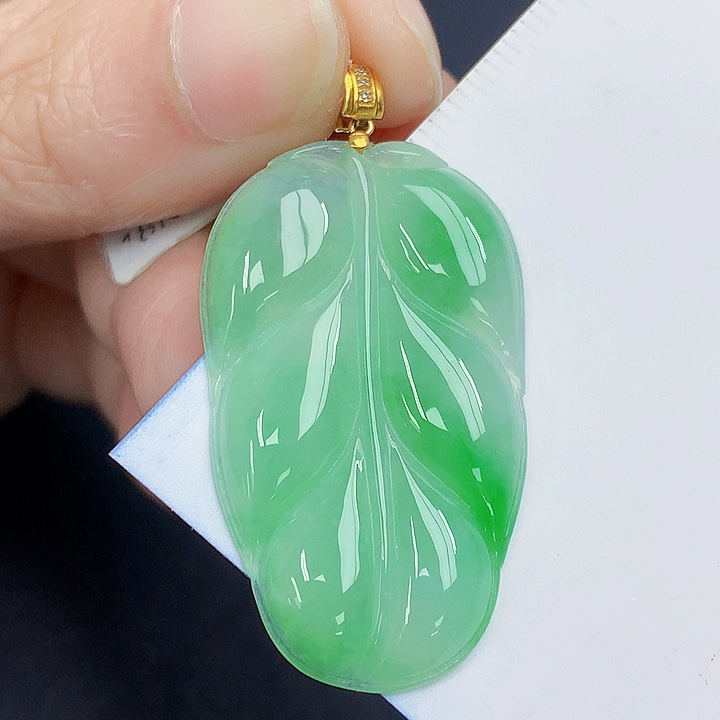 颈饰18K金镶嵌翡翠天然A货