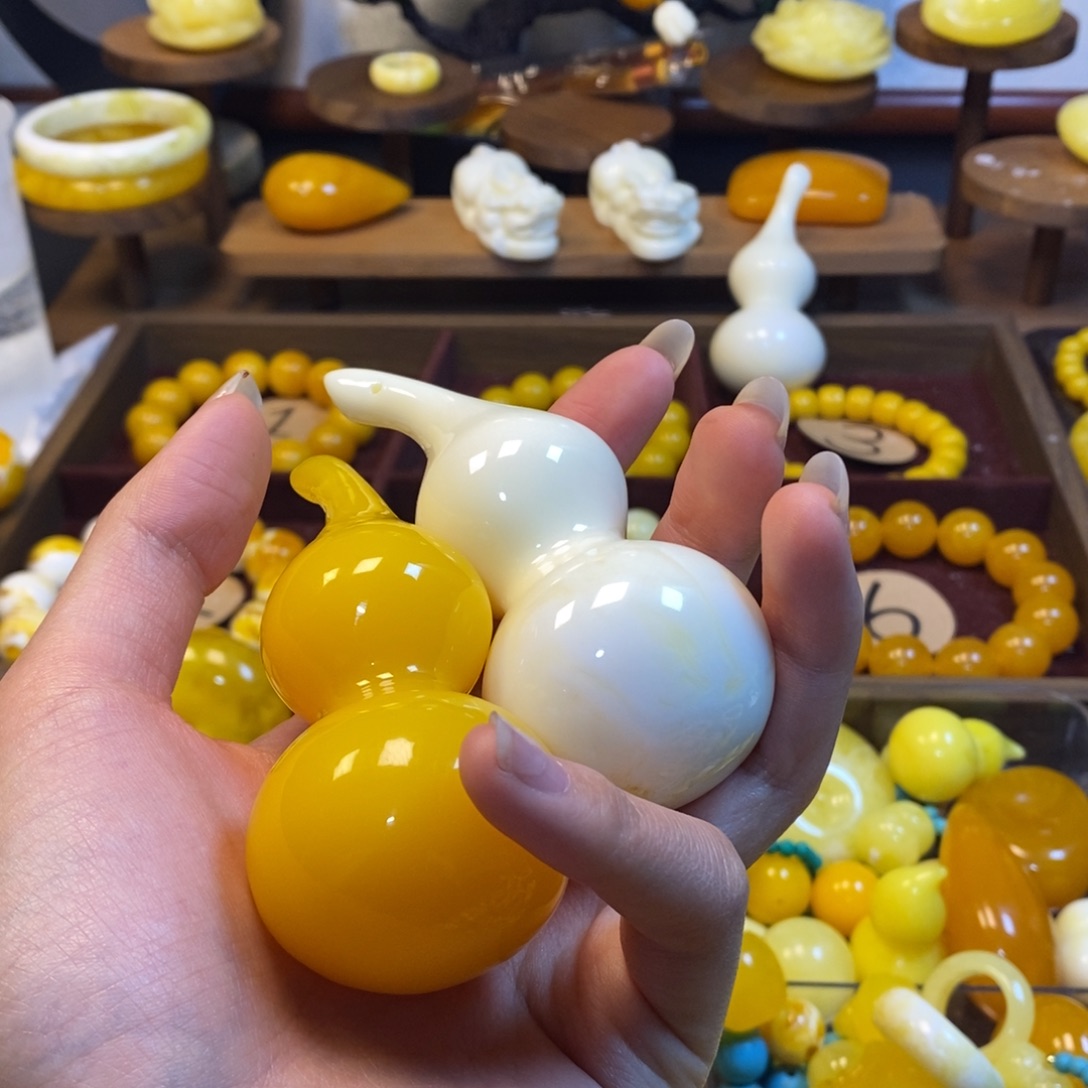 *****鸡油黄 骨瓷白大葫芦各一个