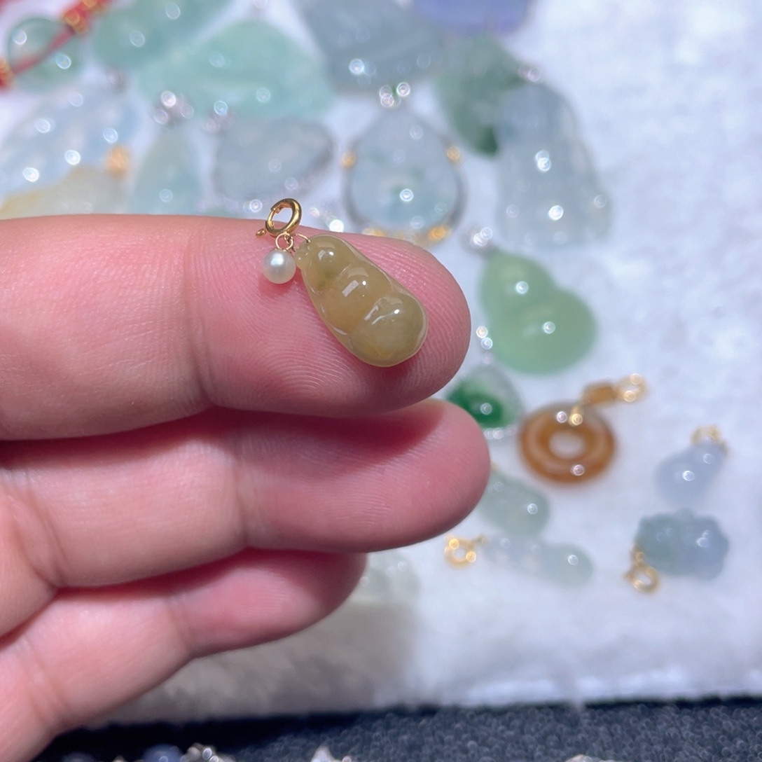 翡翠18K金镶嵌颈饰翡翠