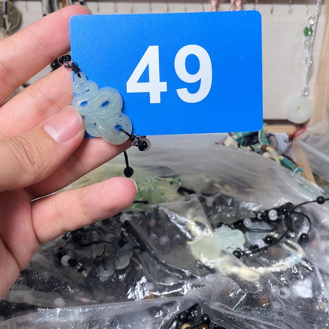 蛇纹石玉颈饰合金