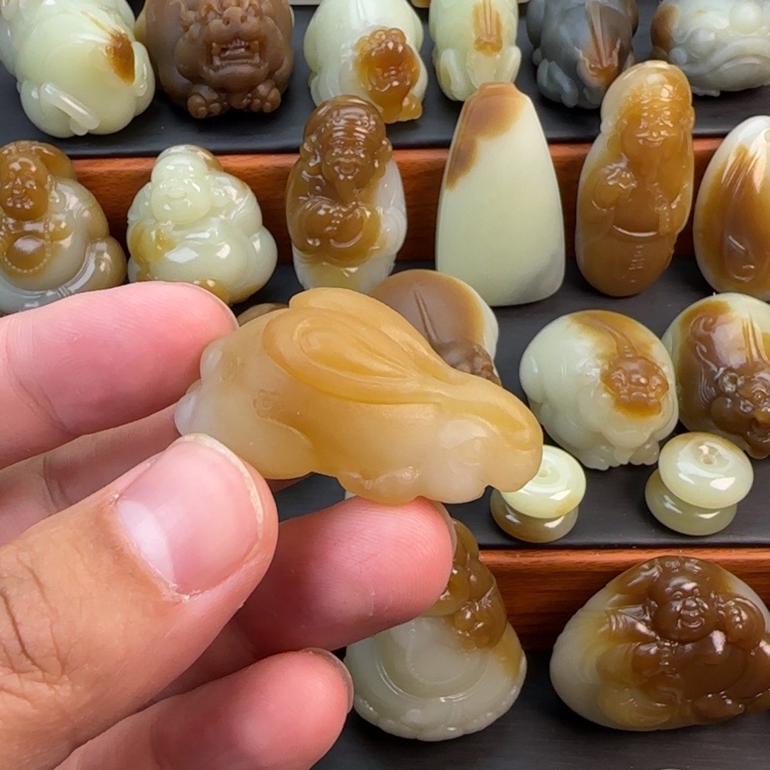 和田玉（糖玉）未镶嵌颈饰