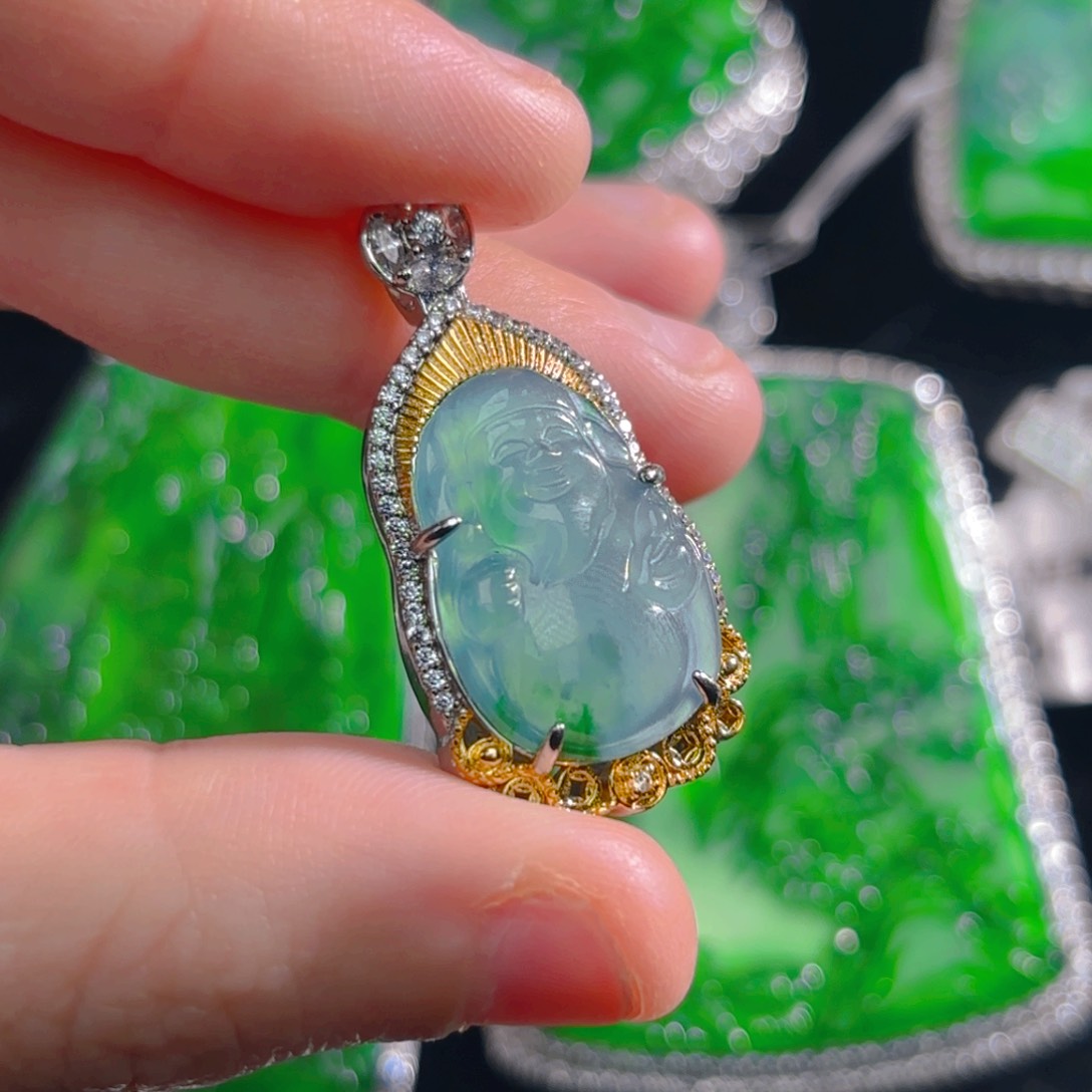 翡翠颈饰未镶嵌财神