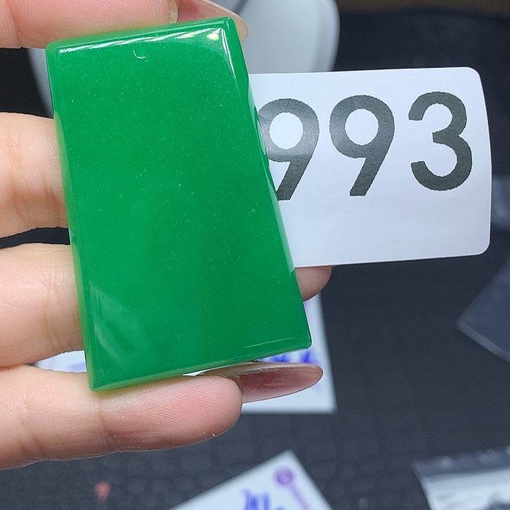 翡翠吊坠(赠链)未镶嵌