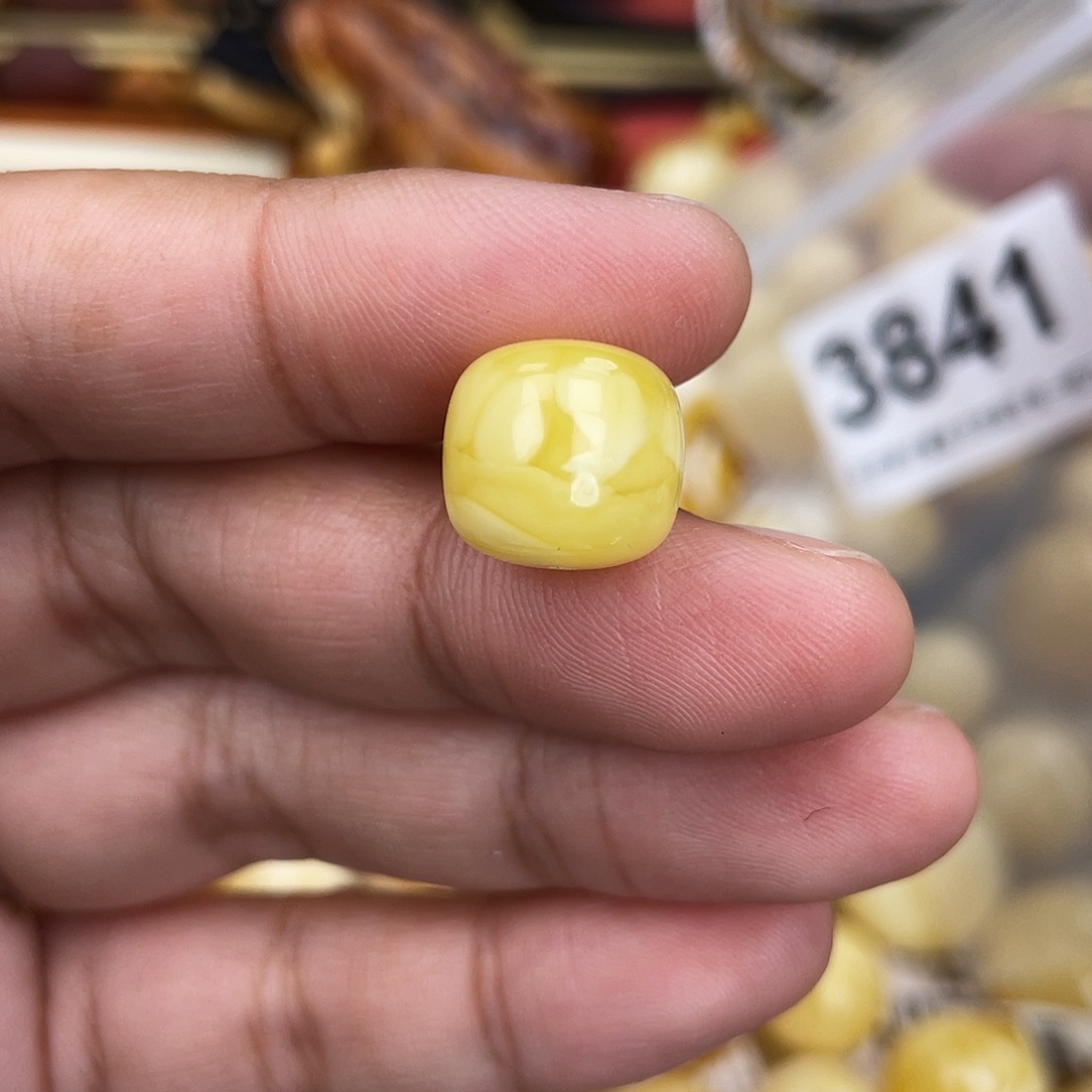 蜜蜡未镶嵌珠宝奇石