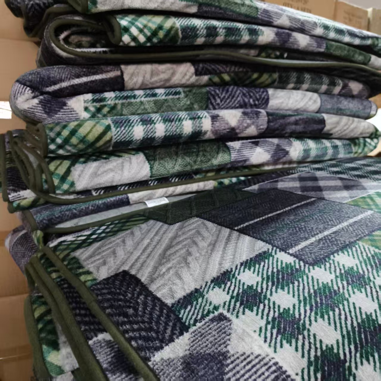 200*220 绿色格子 细腻平绒多用垫