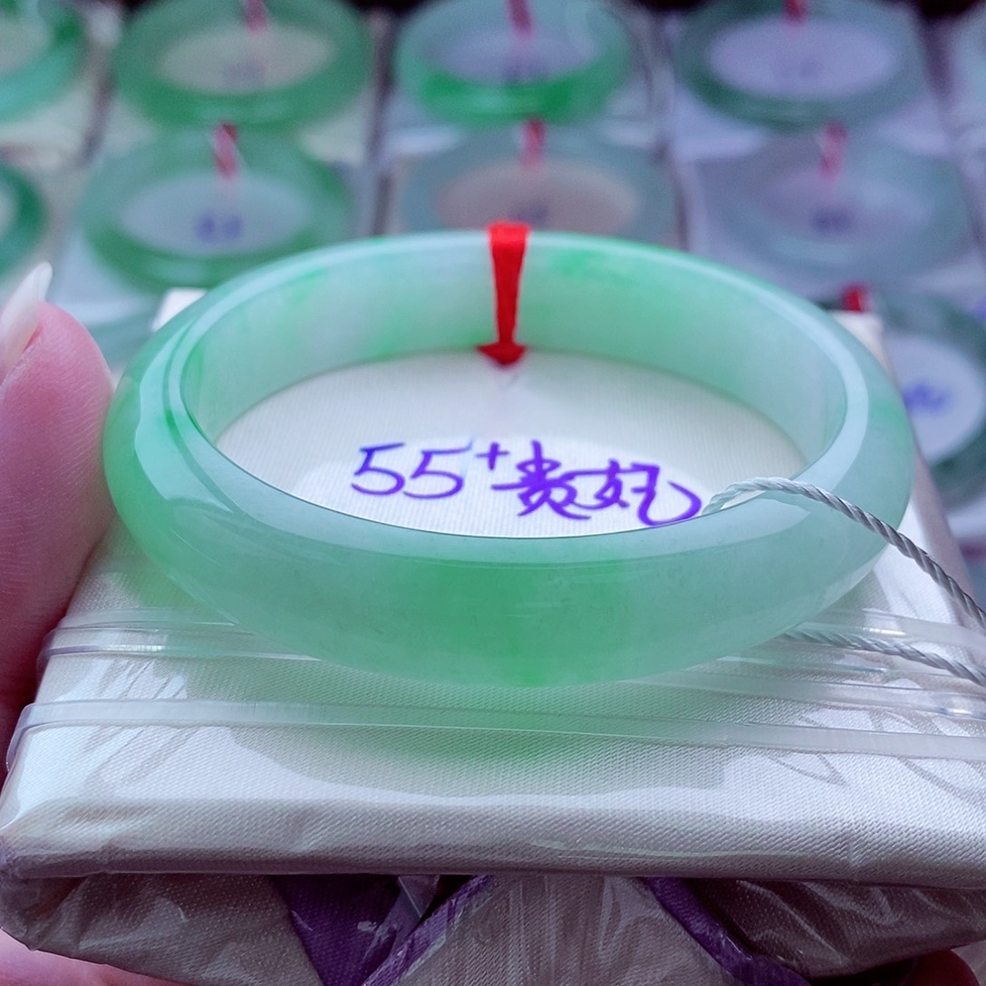 翡翠未镶嵌手镯（贵妃镯）271金丝阳绿冰润细腻起胶高贵典雅