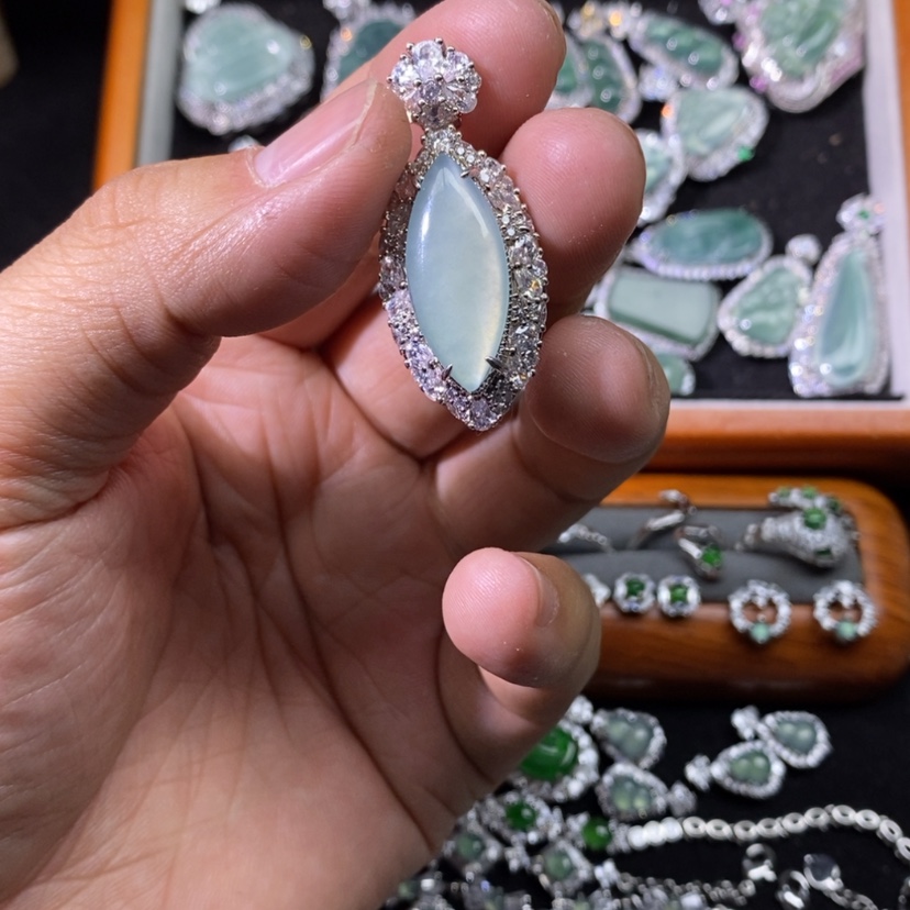 【闪购商品】翡翠颈饰未镶嵌天然