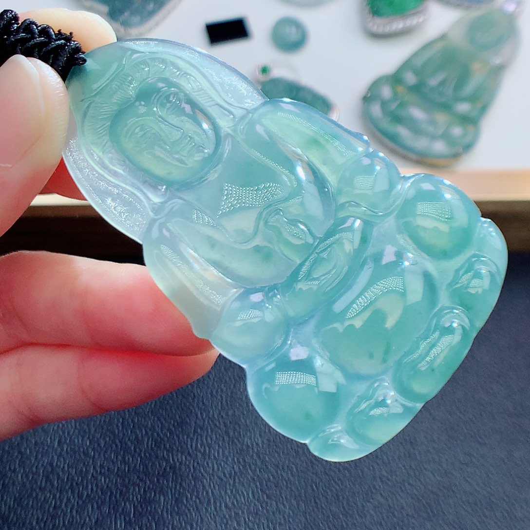 翡翠挂件未镶嵌翡翠