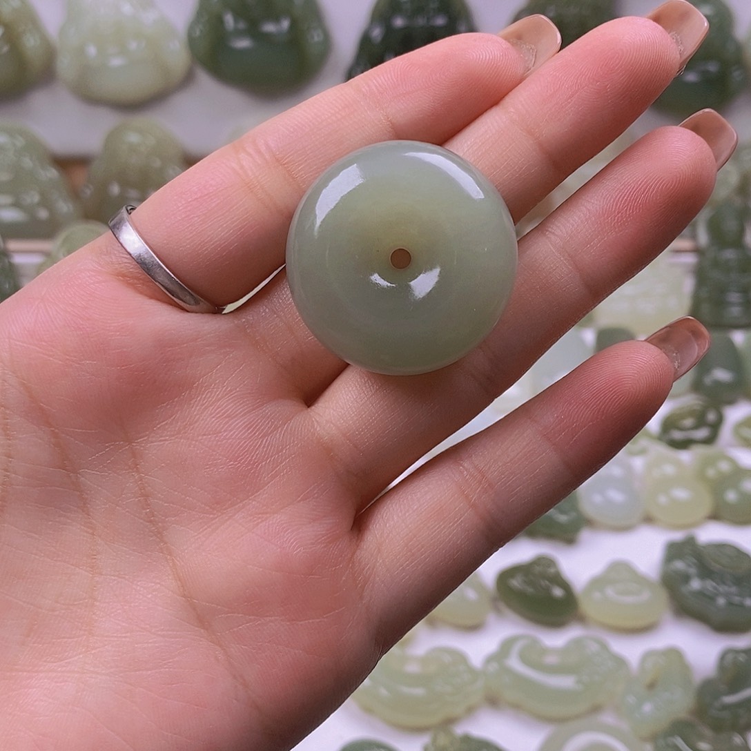 福****和田玉未镶嵌颈饰