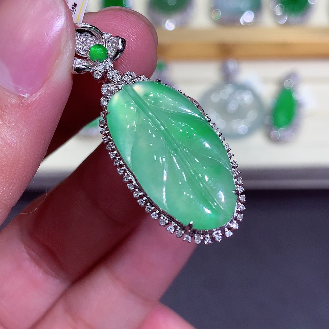 翡翠吊坠(不含链)18K金镶嵌