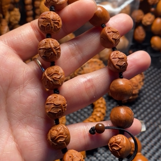 橄榄核吊坠桃金鱼