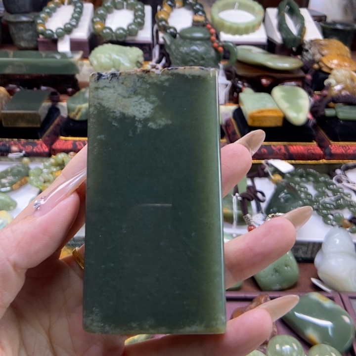 未镶嵌岫岩河磨玉（透闪石质玉）把件用****水