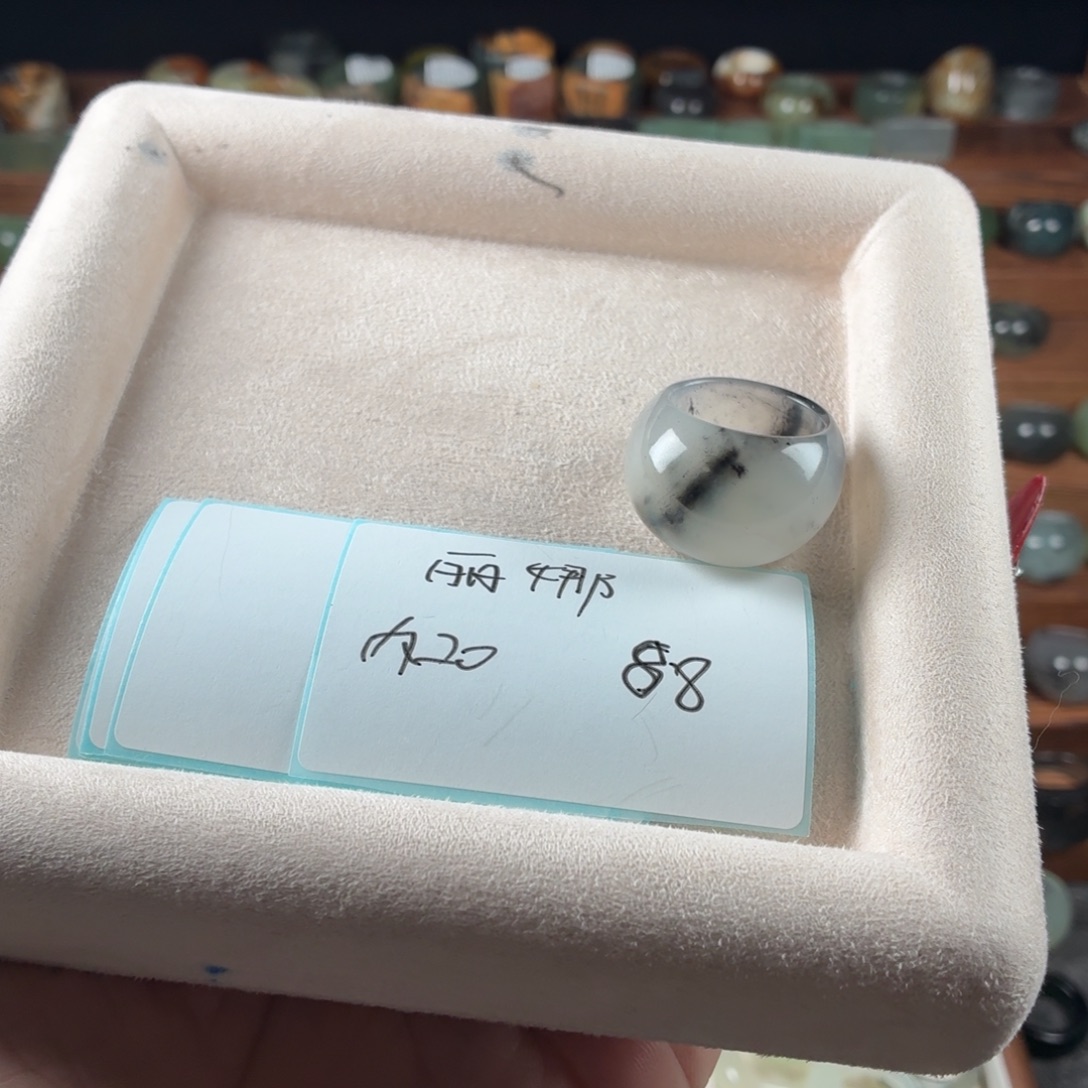 丽***娜蛇纹石玉未镶嵌戒指