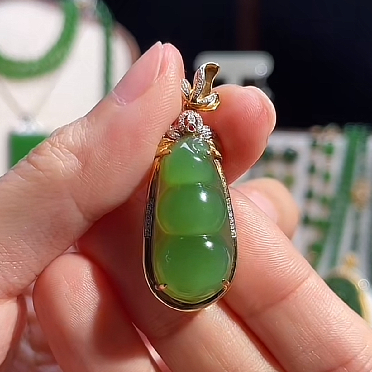 和田玉碧玉福豆冰胶18k金镶嵌