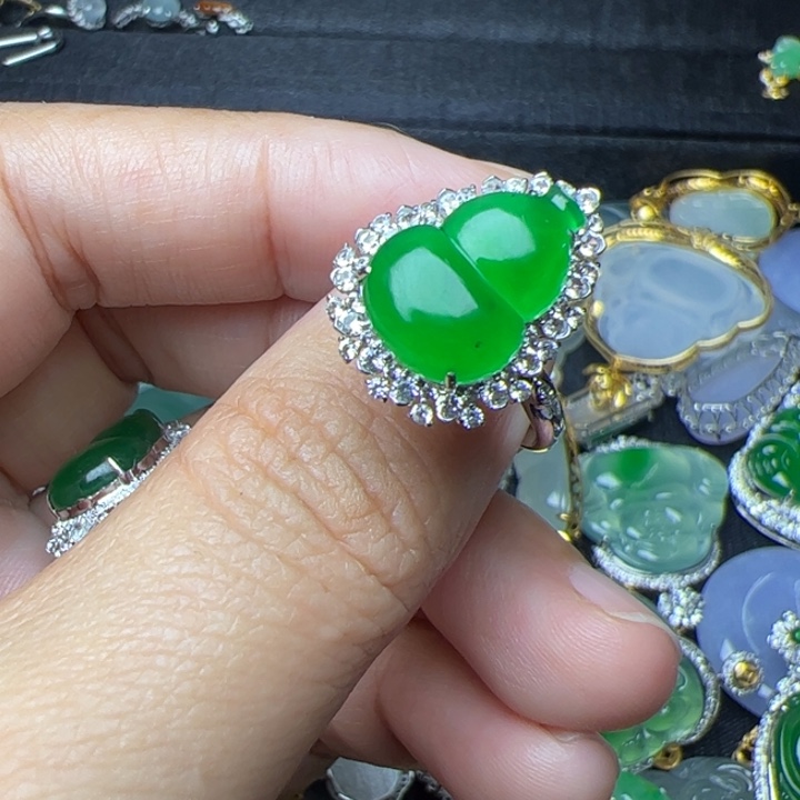 翡翠18K金镶嵌戒指