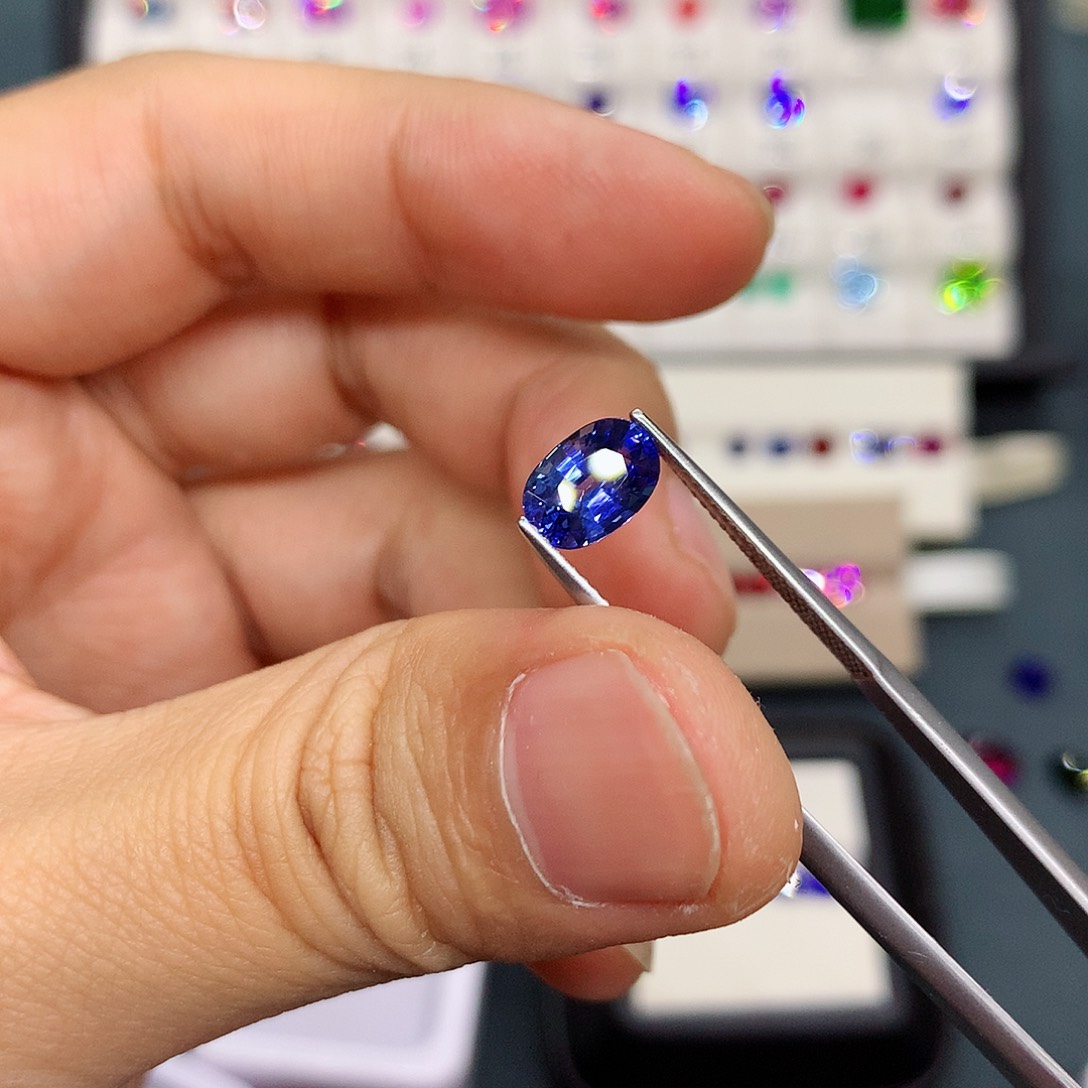 蓝宝石裸石未镶嵌1.74克拉矢车菊