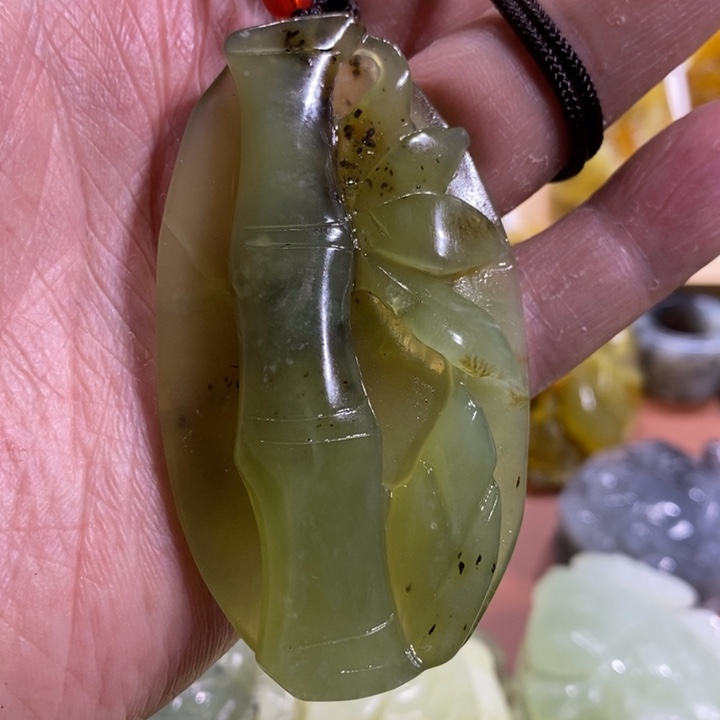 蛇纹石玉颈饰未镶嵌