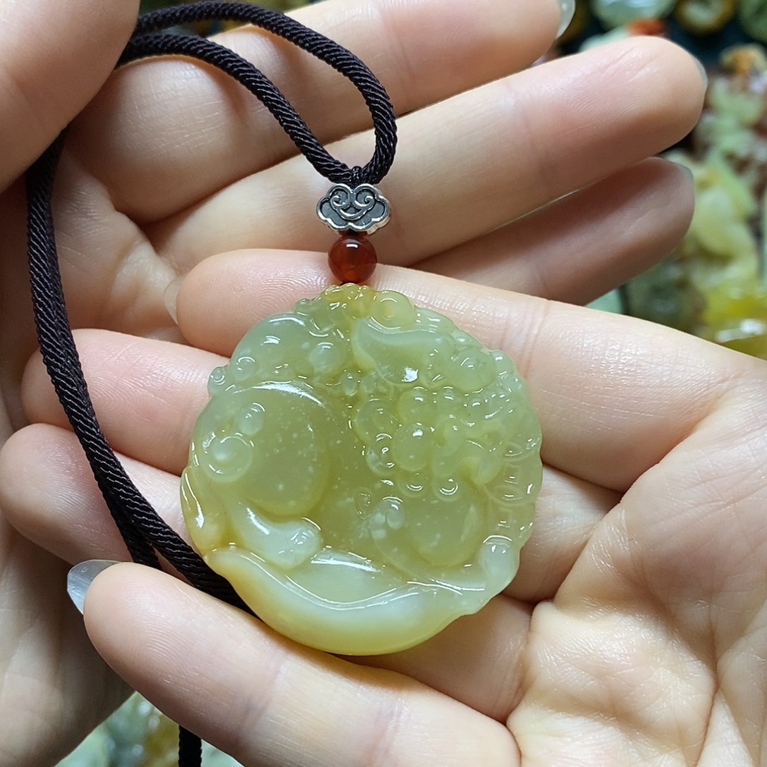 岫玉未镶嵌吊坠(赠链)微棉