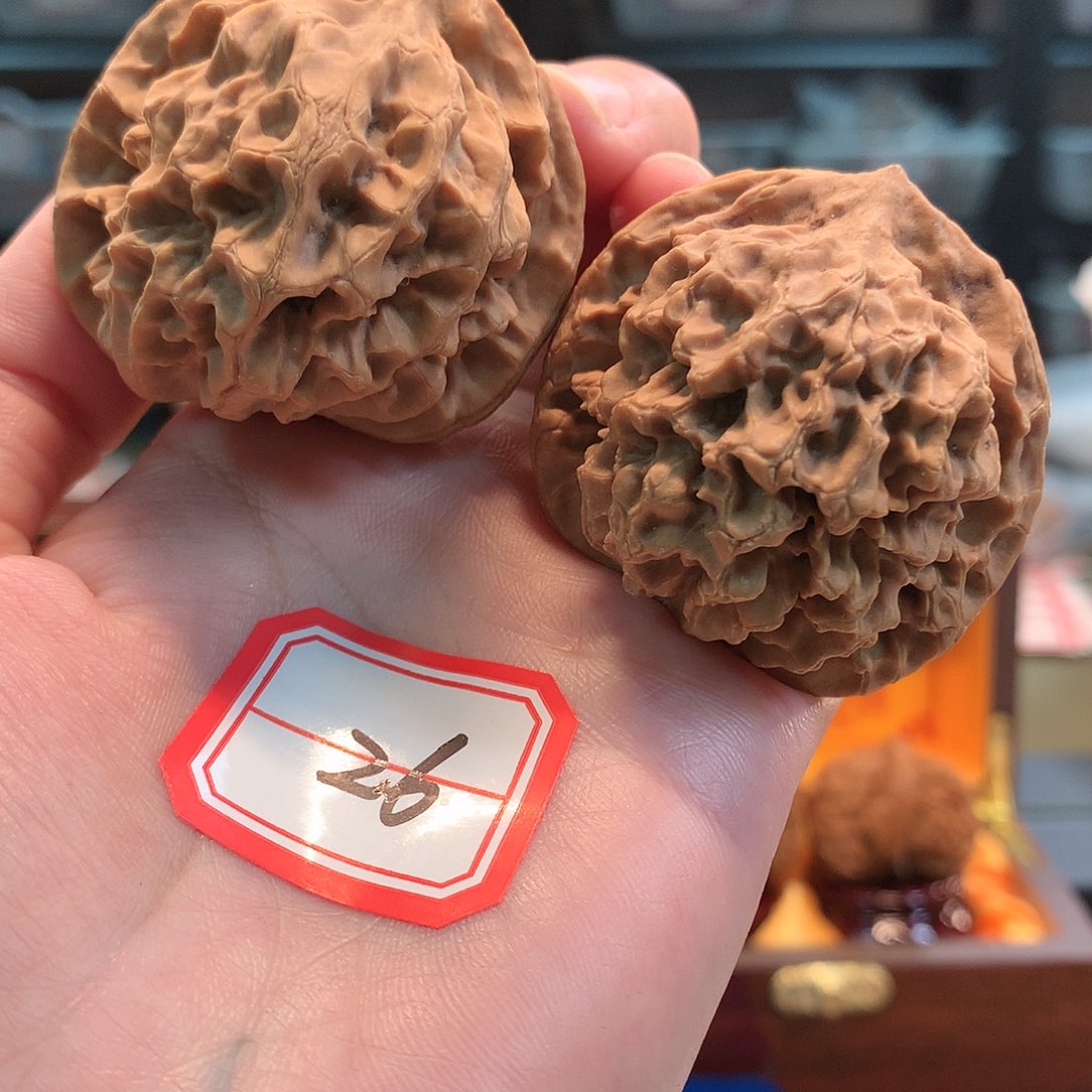 【闪购商品】文玩核桃吊坠帝王 44尺