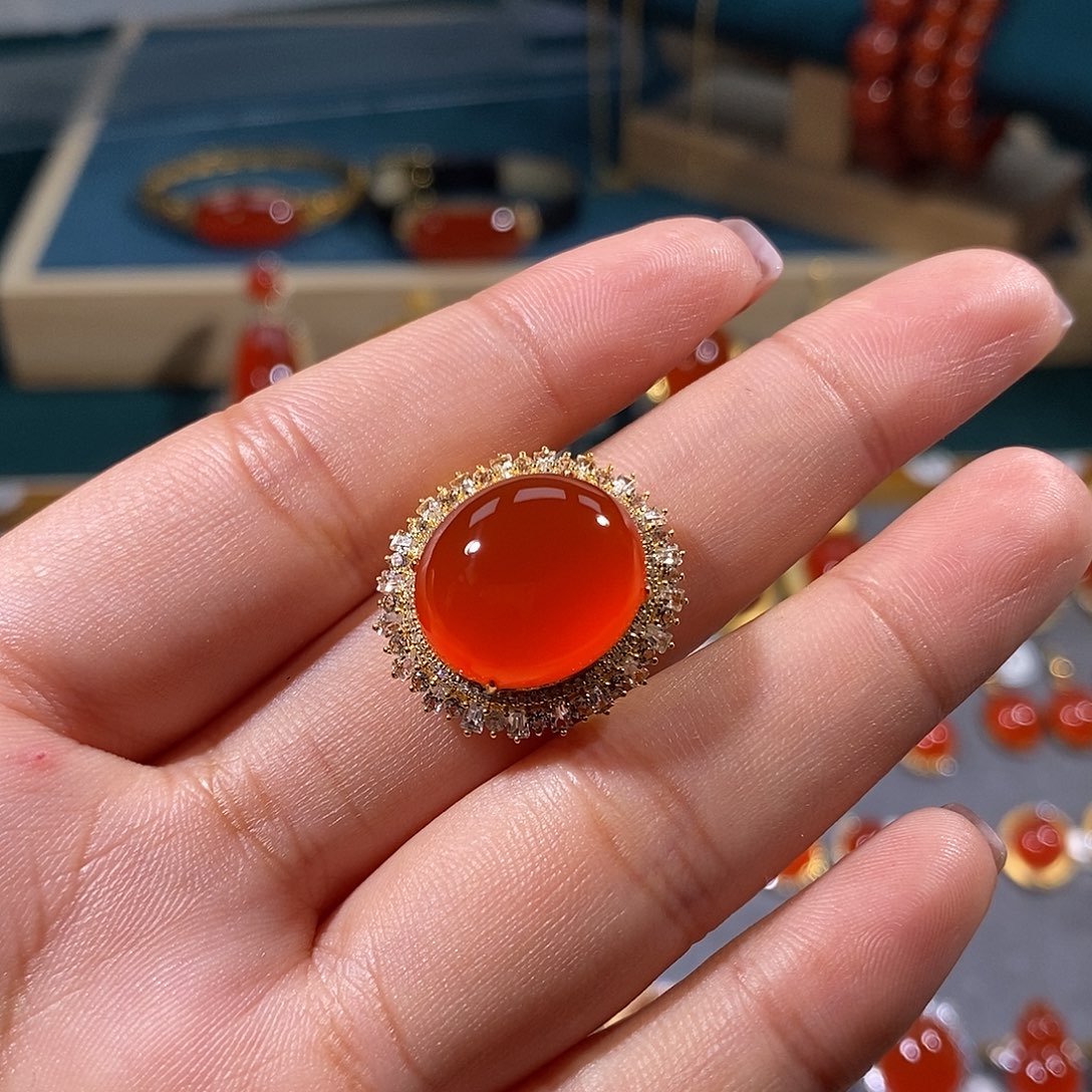 南红玛瑙戒指18K金镶嵌瑞*