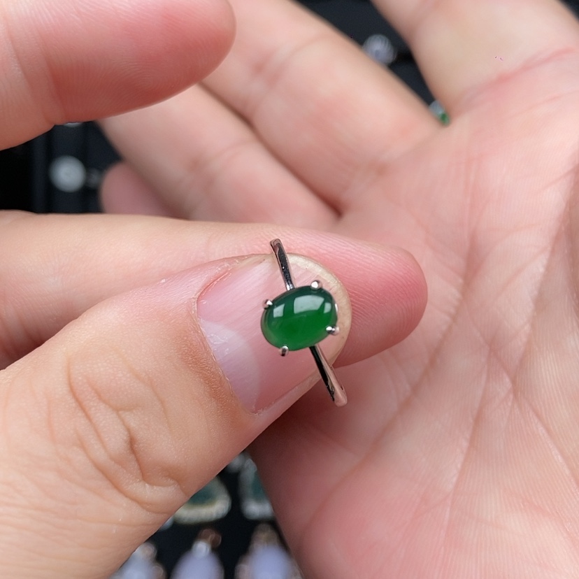 【闪购商品】银S925镶嵌戒指翡翠半*星