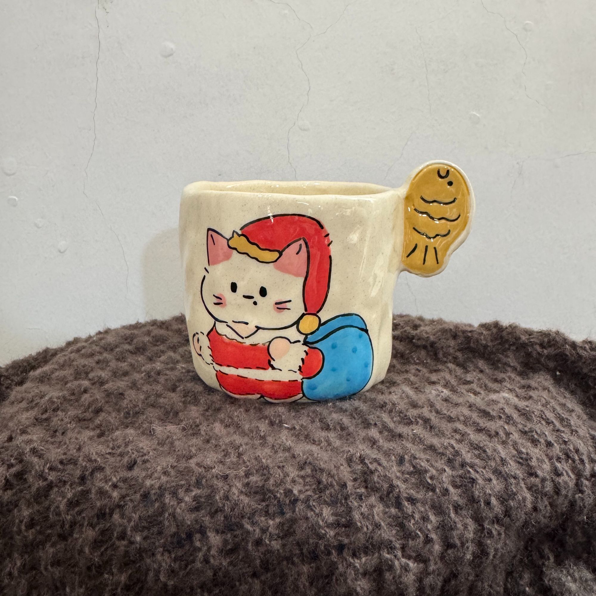 景德镇手绘小猫高温烤花手握陶瓷杯