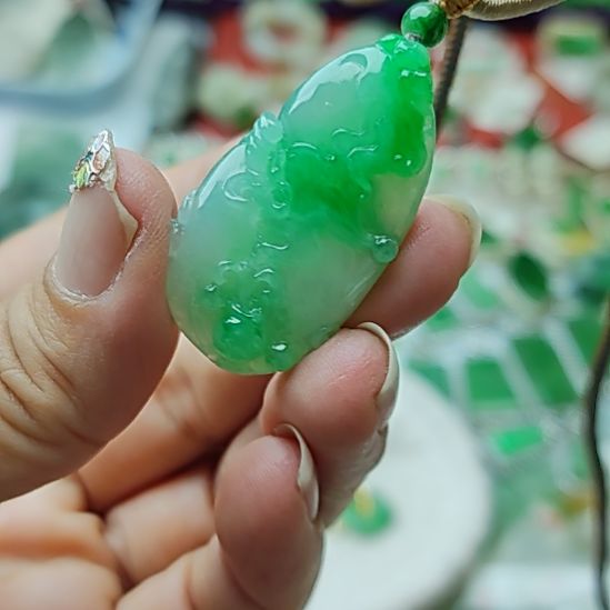 翡翠未镶嵌颈饰6  