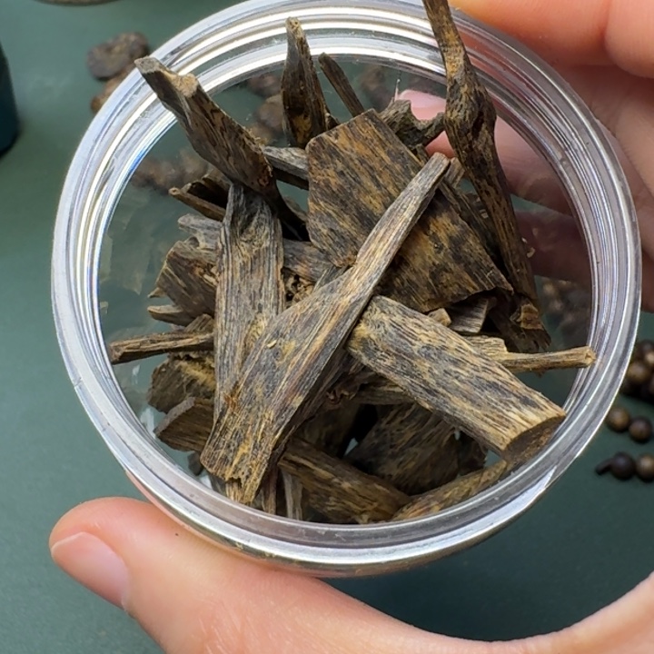 沉香手把件海南乌身圆叶树心油老料54克