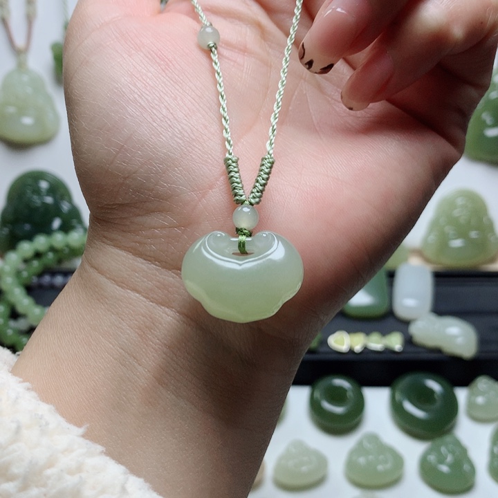 和田玉吊坠未镶嵌