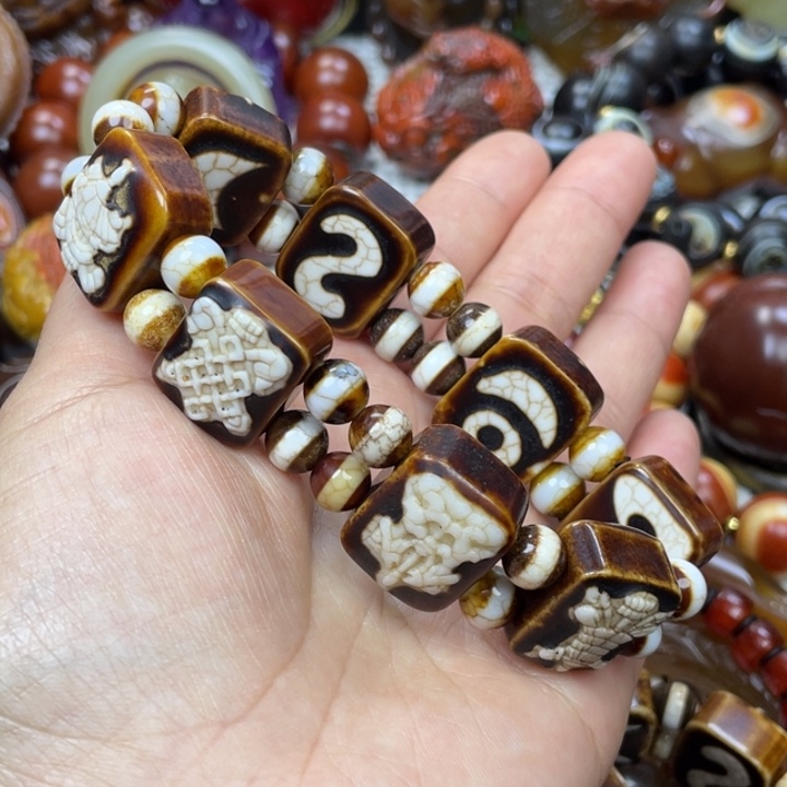 玛瑙/玉髓颈饰未镶嵌蔚*