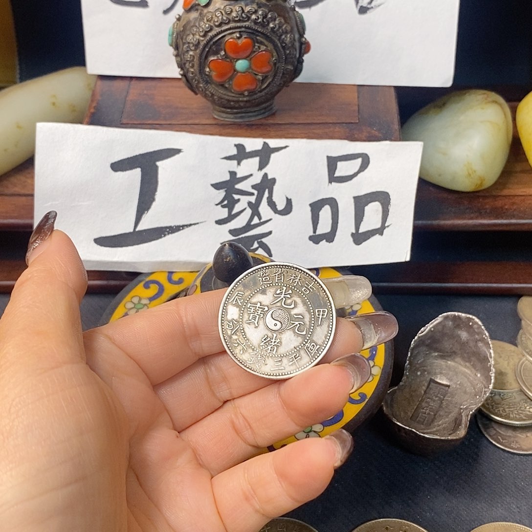 宇***下工艺摆件现代一枚