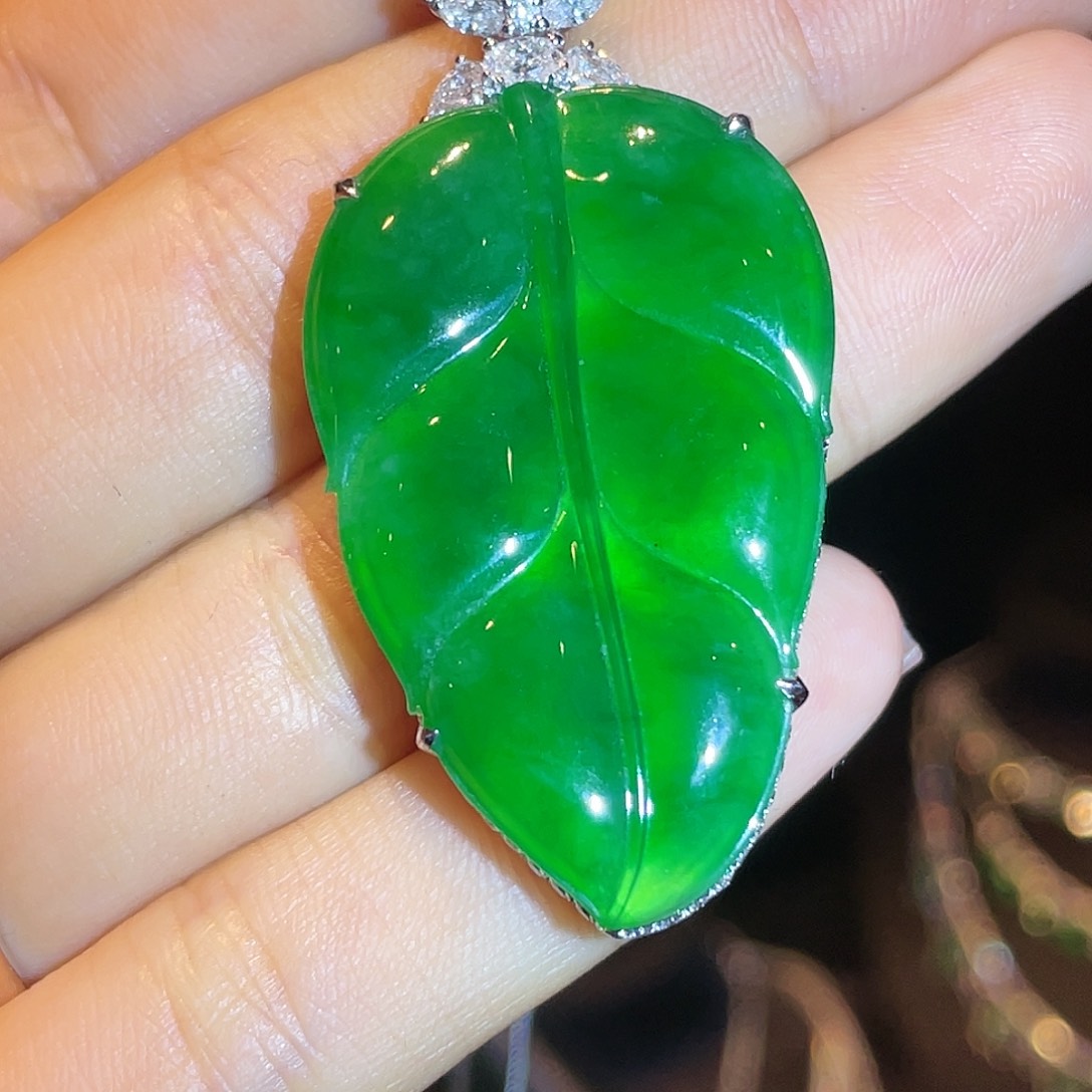 翡翠颈饰18K金镶嵌叶子挂坠