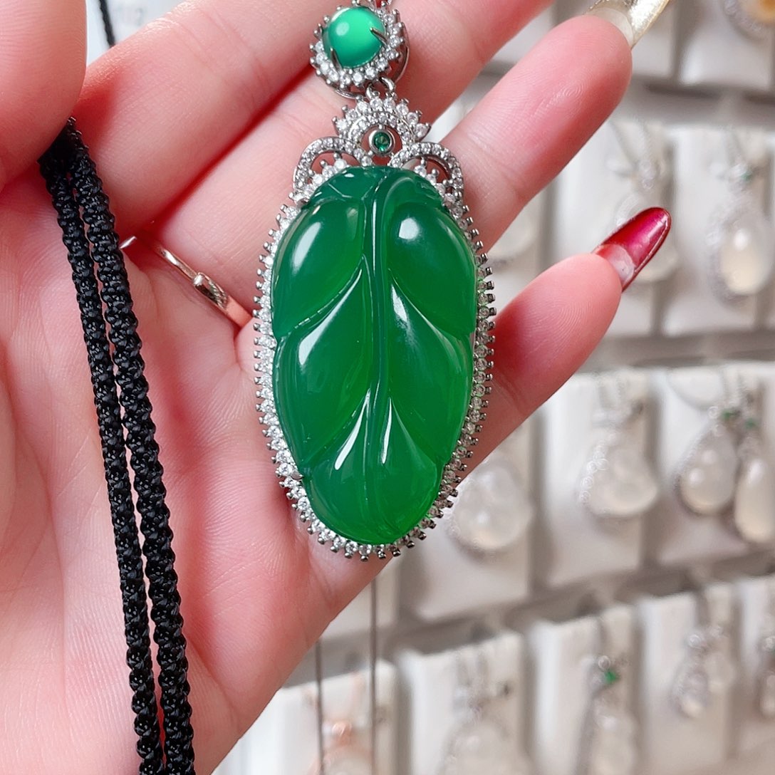 玛瑙/玉髓吊坠(赠链)未镶嵌