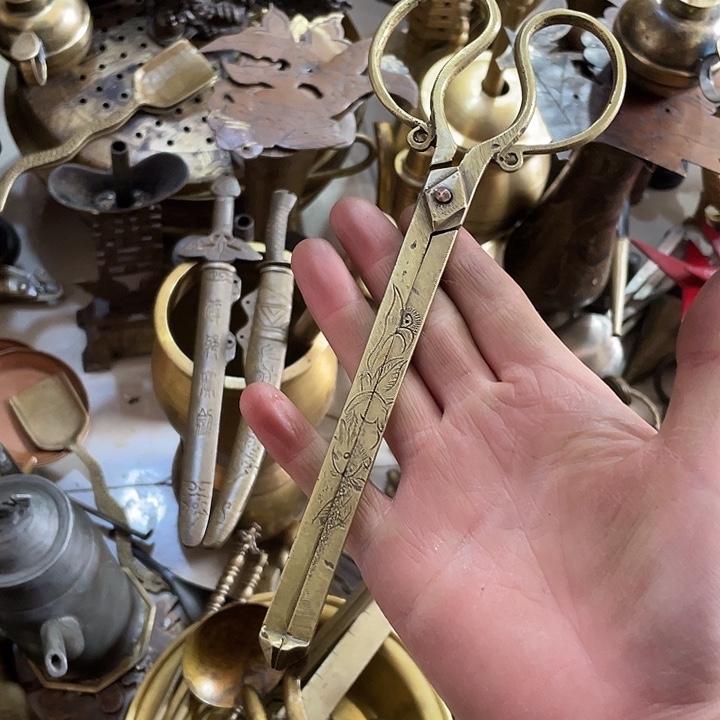 老式铜件古朴而又精致