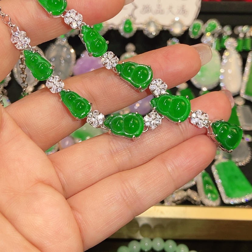 【闪购商品】颈饰未镶嵌翡翠小*妈天然翡翠